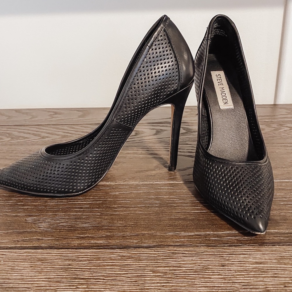 Steve Madden Black Pumps